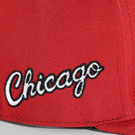 Mitchell and Ness - Cappello Chicago Bulls con logo storico rosso