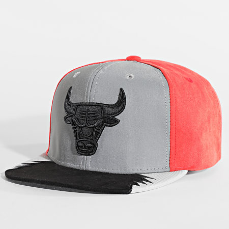 Mitchell and Ness - Cappello Snapback rosso riflettente Chicago Bulls Day One
