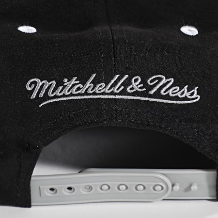 Mitchell and Ness - Casquette Snapback Day 5 Chicago Bulls Noir Blanc