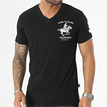 Camiseta negra deals cuello pico