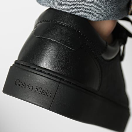Calvin Klein - Baskets Low Top Lace Up 1059 Outline Mono Black