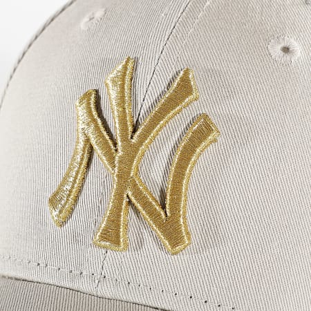 New Era - Gorra de mujer 9Forty Metallic Logo New York Yankees Beige Gold