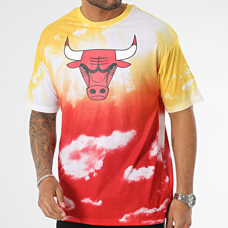 New Era - Maglietta NBA Sky AOP Chicago Bulls 60357119 Giallo Rosso Gradiente