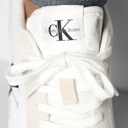 Calvin Klein - Sneaker alte Retro Runner 0746 Bianco brillante Nero