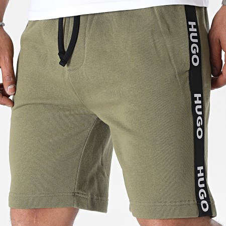 HUGO - Sporty Logo 50496996 Pantalones cortos de jogging con banda verde caqui