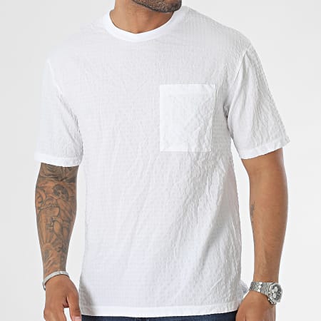 Camiseta blanca con bolsillo 2025