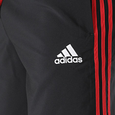 Adidas Sportswear - Pantaloncini da jogging a fascia del Manchester United IA8518 Rosso Nero
