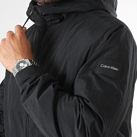 Calvin Klein - Chaqueta acolchada con capucha 1799 de nailon arrugado Negro