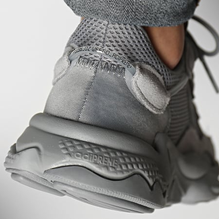 Adidas Originals - Baskets Ozweego GW4671 Grey Core Black