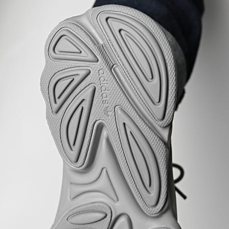 Adidas Originals - Baskets Ozweego GW4671 Grey Core Black