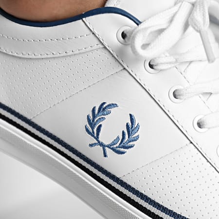 Fred Perry - Baskets Baseline Perf Leather B4331 White Midnight Blue