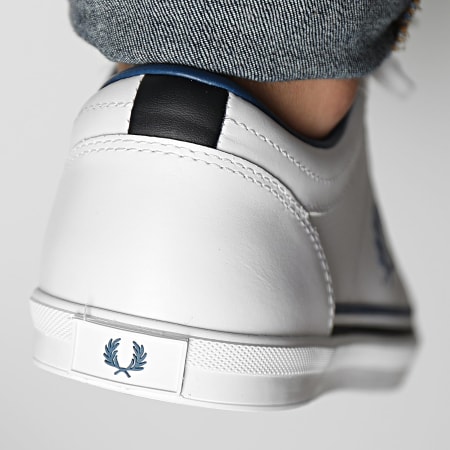 Fred Perry - Baskets Baseline Perf Leather B4331 White Midnight Blue