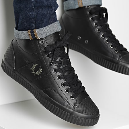 Fred Perry - Sneakers Hughes Mid in pelle B4358 nero