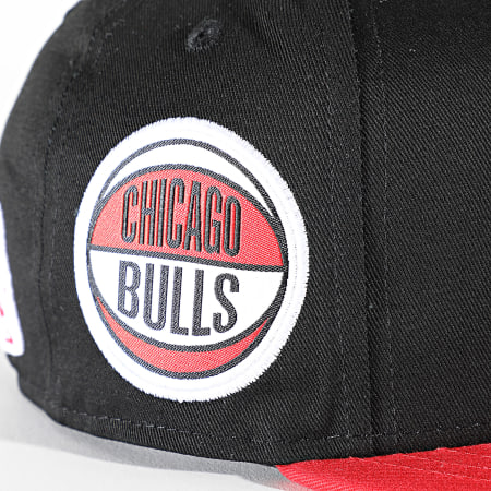 New Era - Snapback Cap 9Fifty Contrast Side Patch Chicago Bulls Negro Rojo