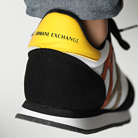 Armani Exchange - XUX017-XCC68 Sneakers nere bianco ottico