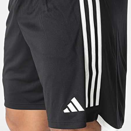 Adidas Sportswear - Pantaloncini da jogging con banda nera del Manchester United HR3683