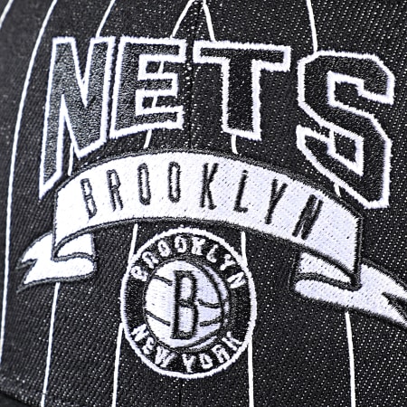 Mitchell and Ness - Gorra Dem Stripes Snapback Brooklyn Nets Negra