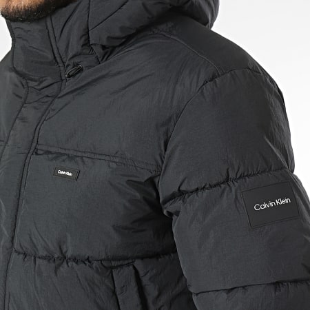 Calvin Klein - Giacca lunga con cappuccio in nylon stropicciato 2228 nero