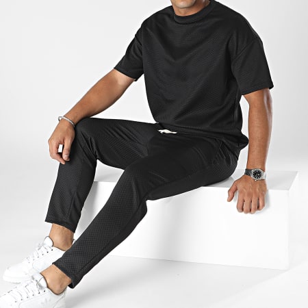 Pantaloni sales e maglietta