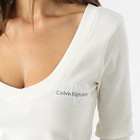 Calvin Klein - Tee Shirt Manches Longues Col V Femme 2023 Beige Clair