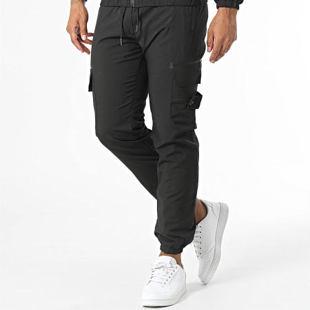 Zayne Paris  - Set giacca con zip e pantaloni cargo neri