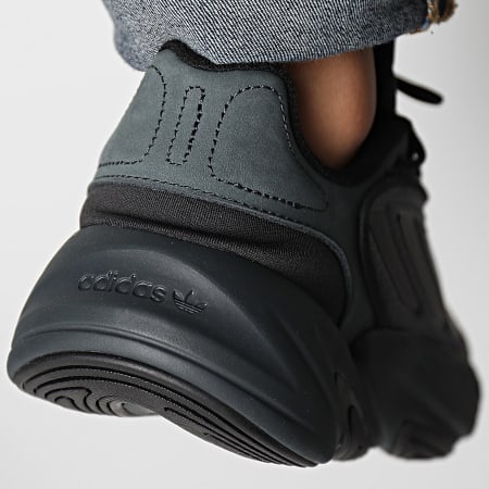 Adidas Originals - Baskets Ozelia IE2002 Carbon Core Black Grey Five