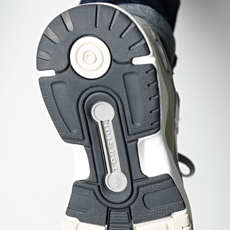 Adidas Originals - Baskets Retropy F90 IF2866 Footwear White Iridescent Mgh Solid Grey