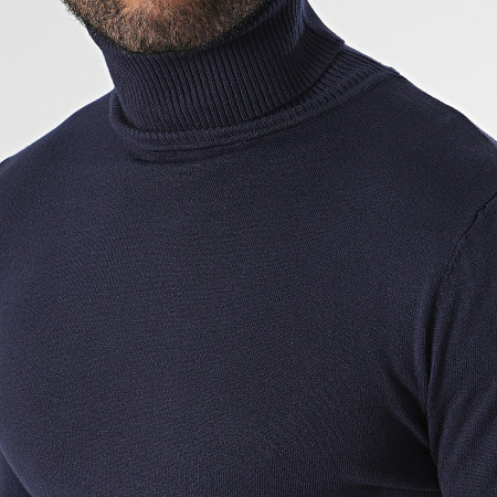 Le tricot col roulé classique en laine mérinos extra fine