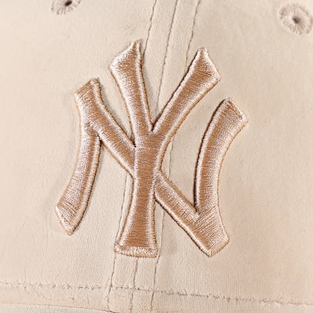 New Era - Casquette Femme 9Forty Velours New York Yankees Beige