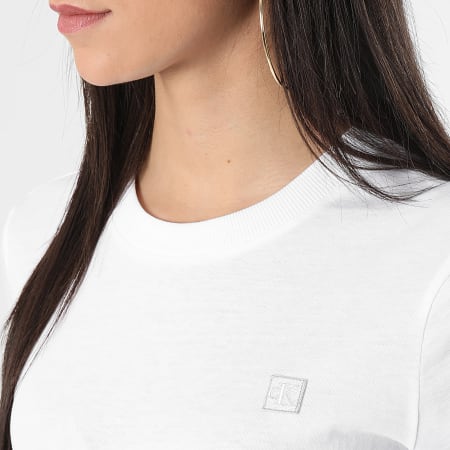 Calvin Klein - Maglietta a maniche lunghe con ricamo Badge da donna 2884 Bianco