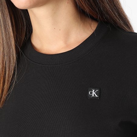 Calvin Klein - Camiseta mujer bordada Insignia Regular 3226 Negra