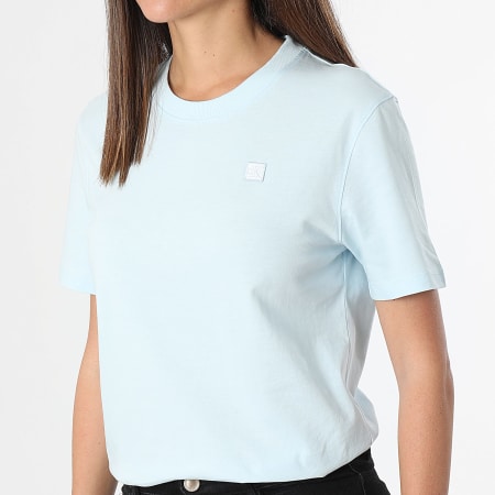 Calvin Klein - Tee Shirt Femme Embroidery Badge Regular 3226 Bleu Clair