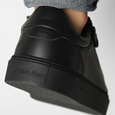 Calvin Klein - Baskets Low Top Lace Up 1268 Triple Black