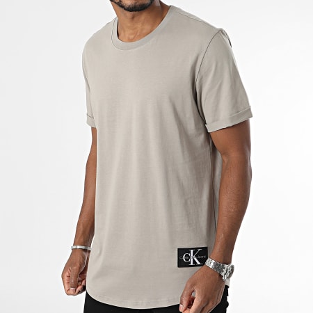 Calvin Klein - Tee Shirt Oversize Badge Round 3482 Taupe