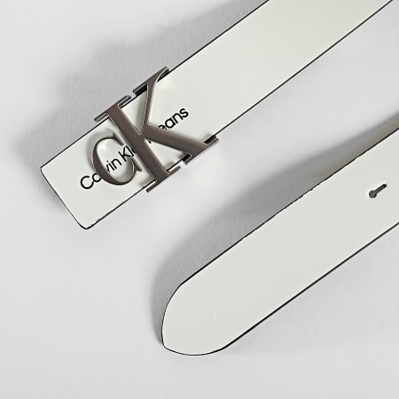 Calvin Klein - Cinturón de mujer Monogram Hardware Blanco
