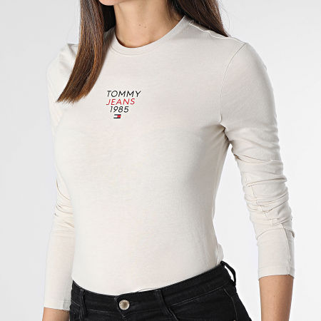 Tommy Jeans - Tee Shirt Manches Longues Femme Slim Essential Logo 7358 Beige
