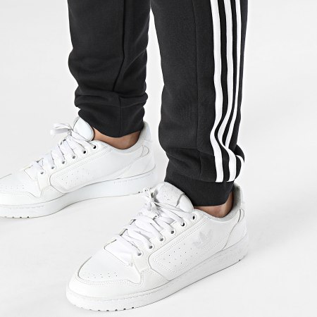 Adidas Sportswear - IB4030 Pantaloni da jogging neri a 3 strisce