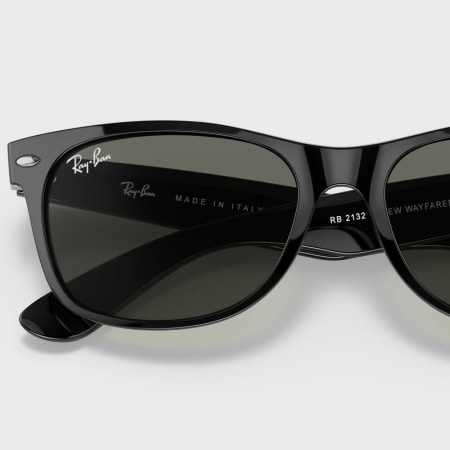 Ray-Ban Lunettes De Soleil New Wayfarer RB2132 Noir Vert
