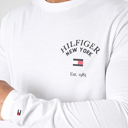 Tommy Hilfiger - Tee Shirt Manches Longues Arch Varsity 4252 Blanc