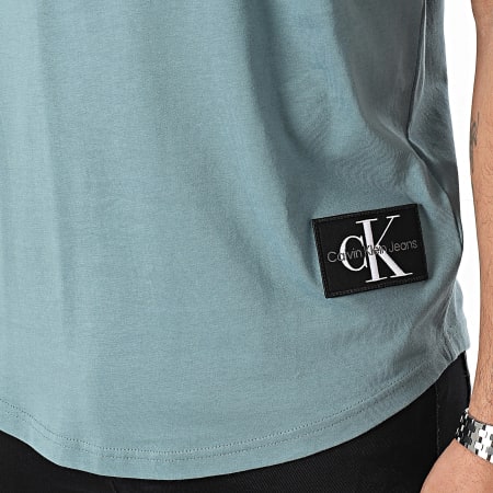 Calvin Klein - Maglietta rotonda con stemma oversize 3482 Grigio
