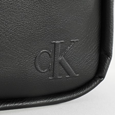 Calvin Klein - Sacoche Ultralight Double Zip Camera Bag 1554 Noir