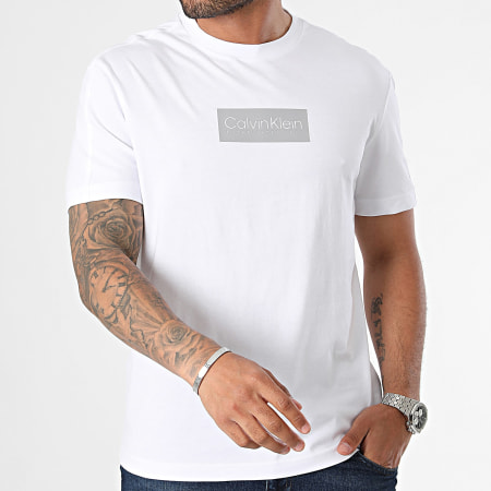Calvin Klein - Maglietta con logo in gomma a girocollo 2403 Bianco