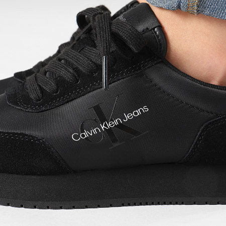 Calvin Klein - Retro Runner Low 1326 Triple Black Sneakers da donna