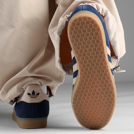 Adidas Originals - Baskets Gazelle IG6201 Night Indigo Wonder Taupe Gum3