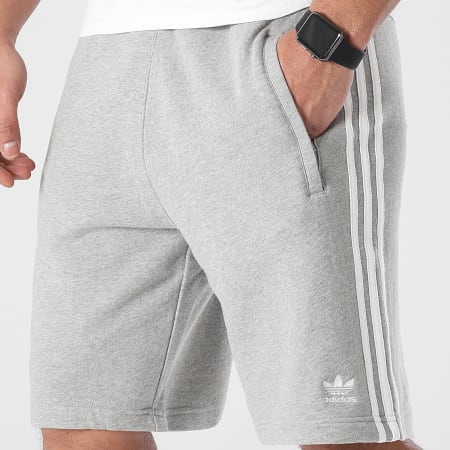Adidas Originals - 3 Stripes Jogging Shorts IU2340 Gris brezo
