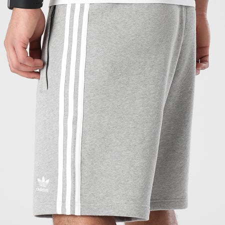 Adidas Originals - Pantaloncini da jogging a 3 strisce IU2340 Grigio erica