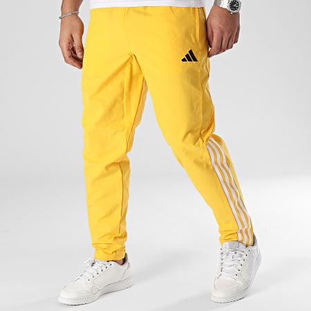 Adidas Sportswear - Juventus IN6319 Pantaloni da jogging a bande gialle