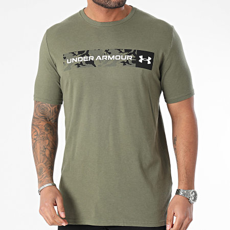 Under Armour - Camouflage Camiseta a rayas en el pecho 1376830 Verde caqui