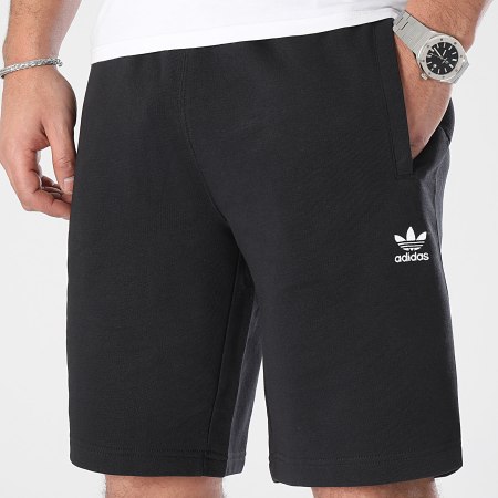 Adidas Originals - Essential IR6849 Pantaloncini da jogging neri