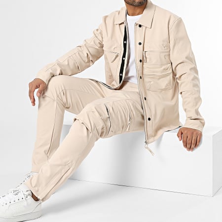 2Y Premium - Conjunto de chaqueta con cremallera y pantalón cargo beige
